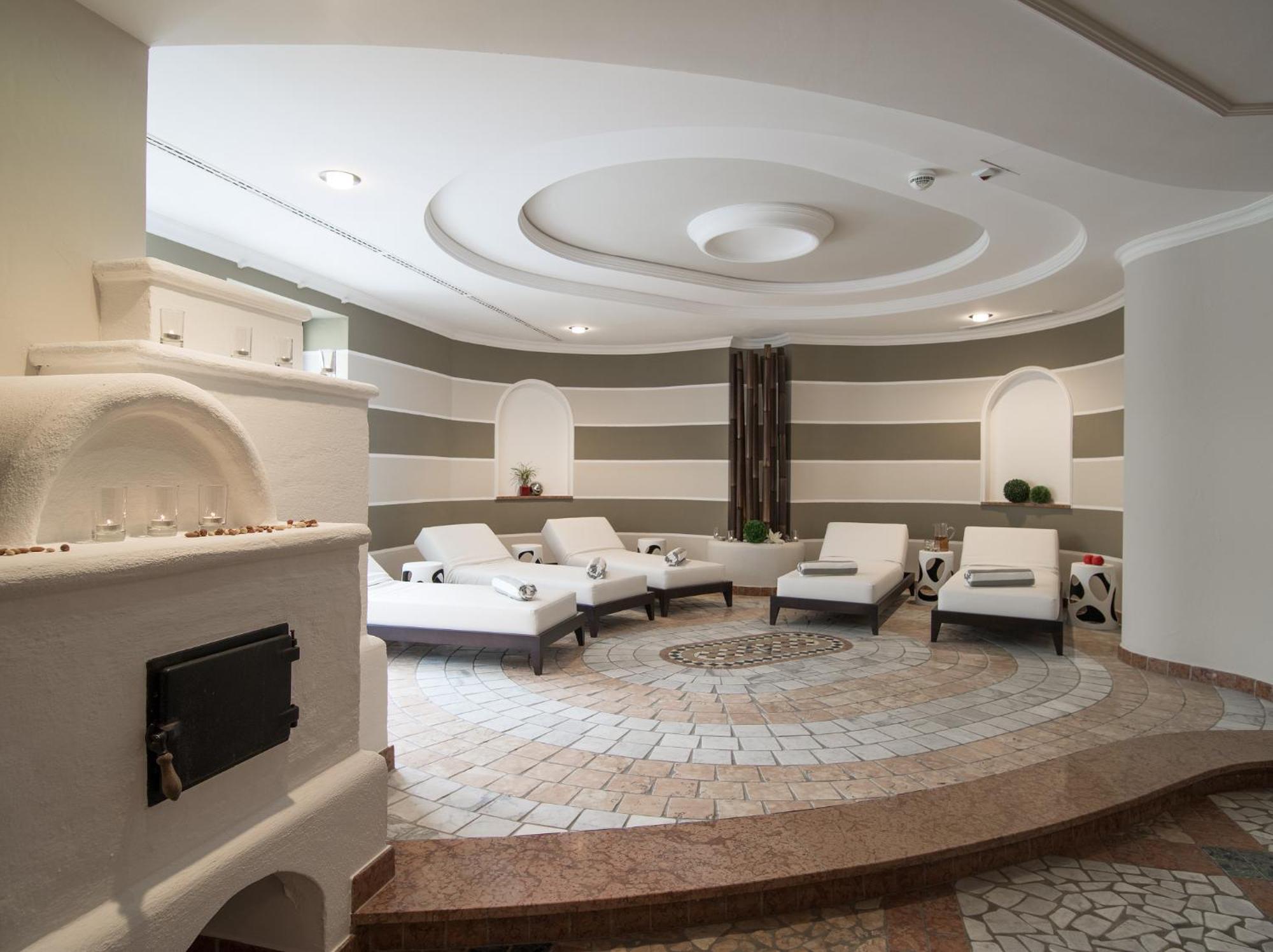 Alpinresort Valsaa - Sport & Spa Заалбах-Хинтерглем Екстериор снимка