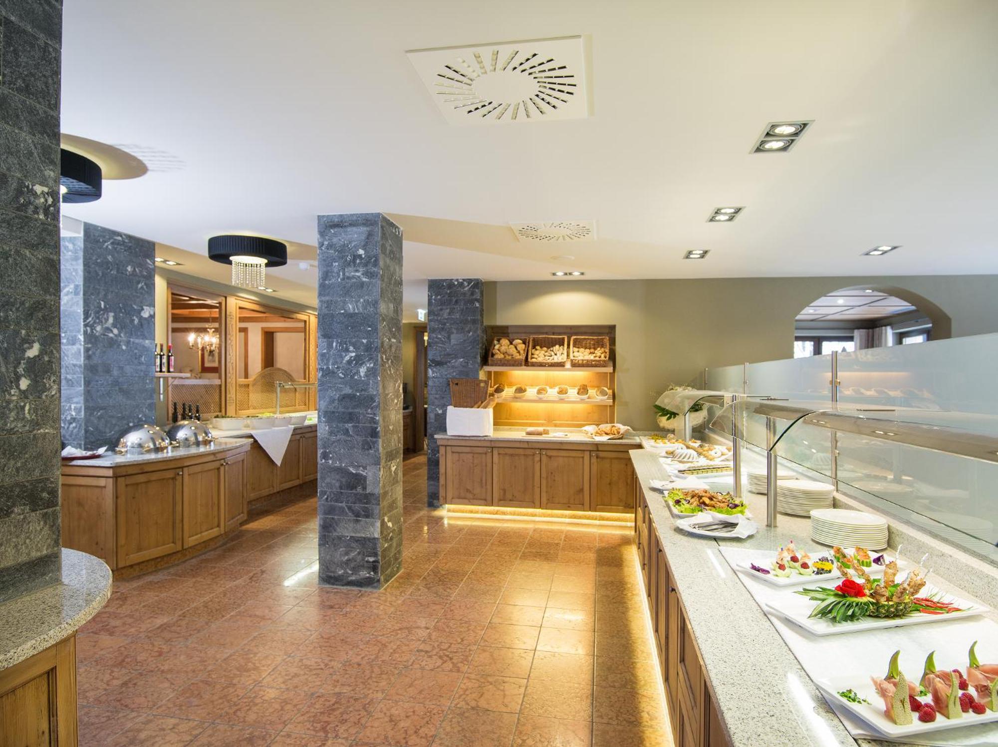 Alpinresort Valsaa - Sport & Spa Заалбах-Хинтерглем Екстериор снимка